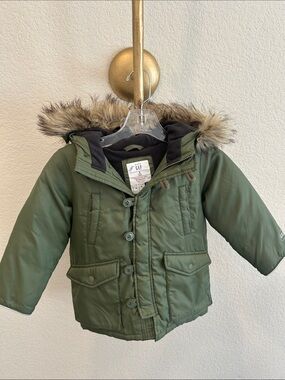 GAP boys fleece lined Olive Green Faux-Fur Hooded Puffer Jacket 4T